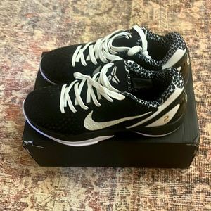 Kobe 6 “ Mambacita Sweet Sixteen” size 10